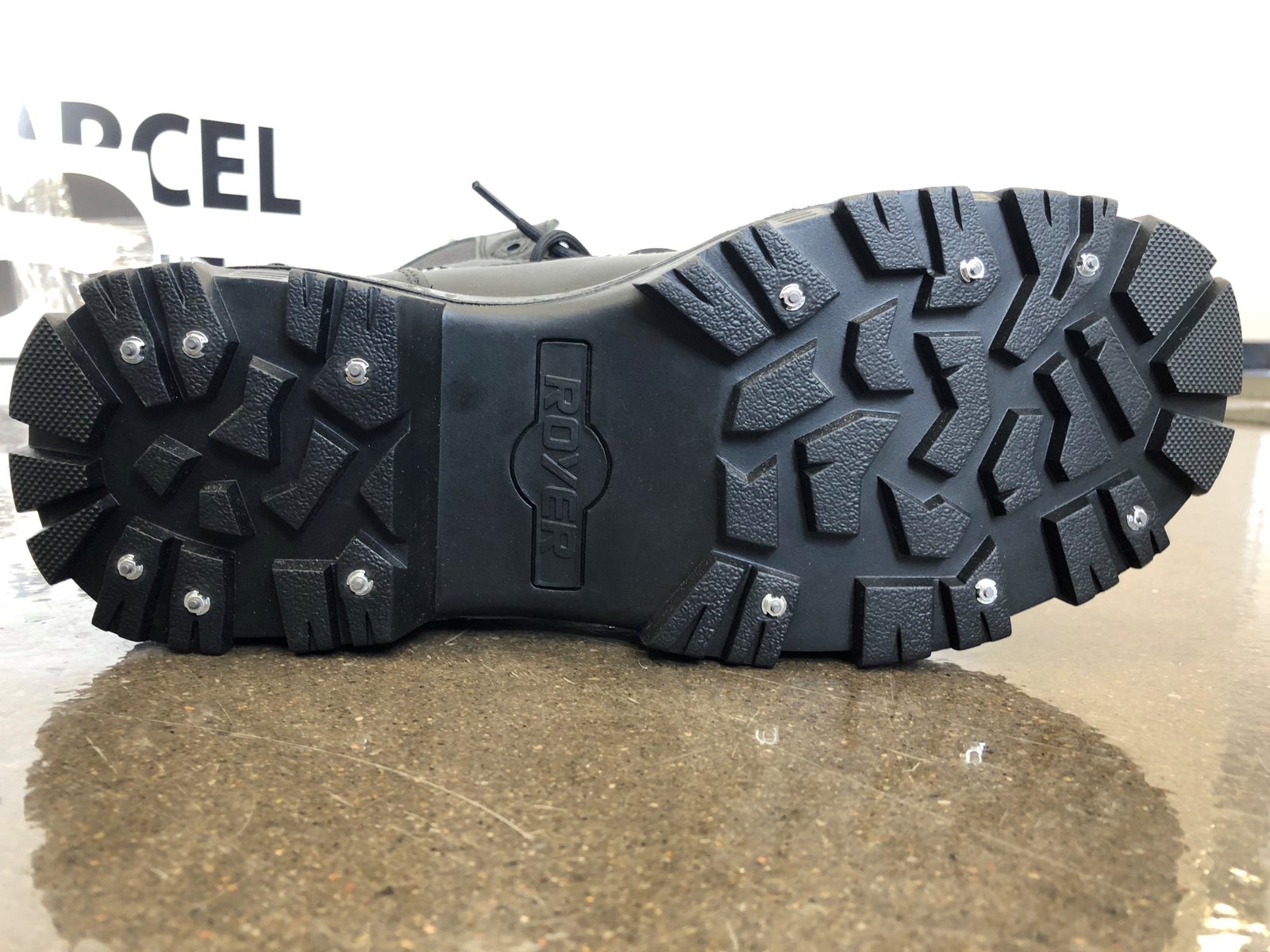 Official iGrip Royer boot outsole with studs distributed in the heel and forefoot